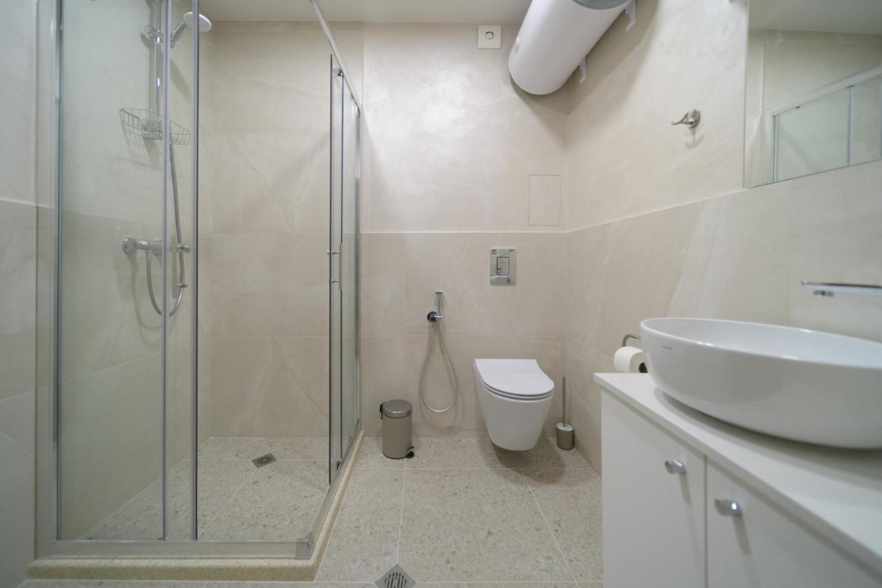 Magdalena Apartment - Two Bathrooms, Perfect City Center Varna Exterior foto